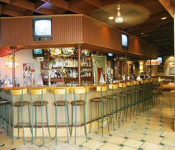 Imagen del bar/restaurante del Hotel SWELLENGREBEL. Foto 3