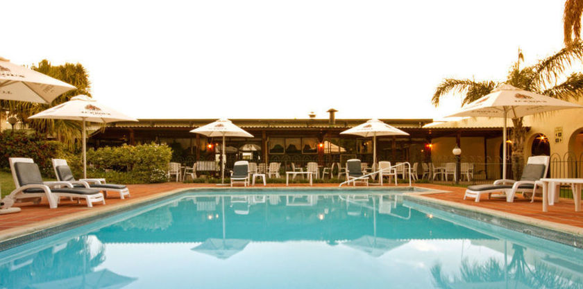Imagen de la piscina del Hotel SWELLENGREBEL. Foto 15