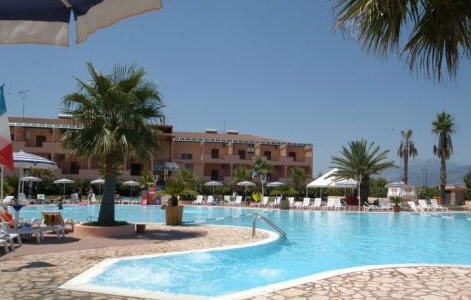 Imagen general del Hotel SYBARIS HOTEL CLUB. Foto 2