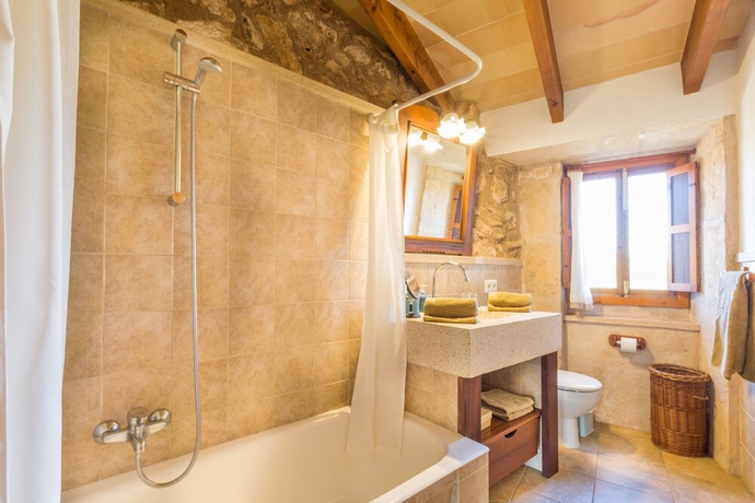 Imagen de la habitación del Hotel Sa Carrotja. Foto 14