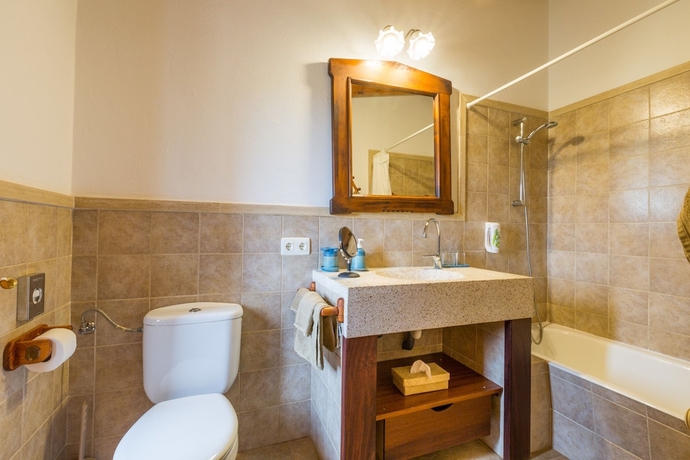 Imagen de la habitación del Hotel Sa Carrotja. Foto 16