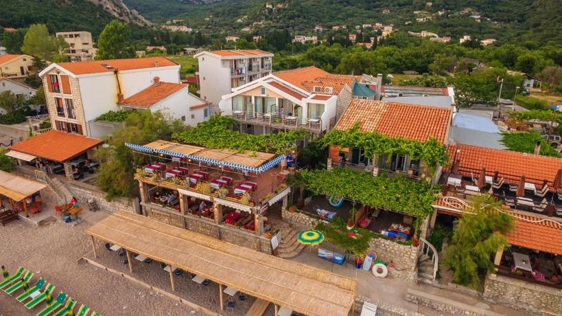 Imagen de los exteriores del Hotel SaVojo. Foto 28