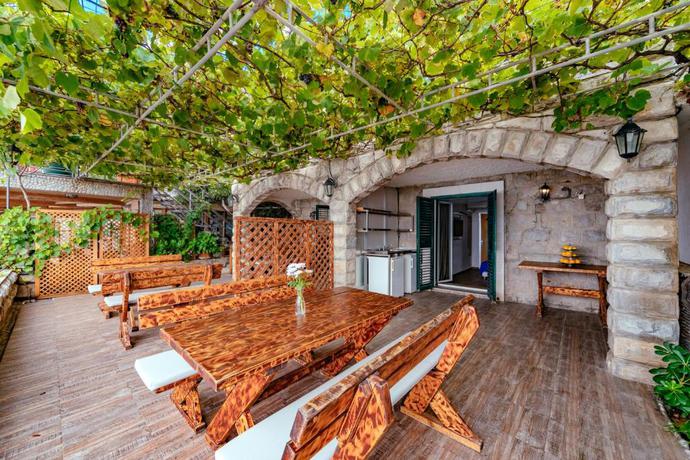 Imagen de los exteriores del Hotel SaVojo. Foto 31