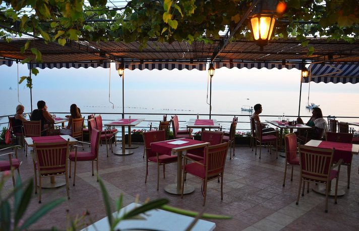 Imagen del bar/restaurante del Hotel SaVojo. Foto 2