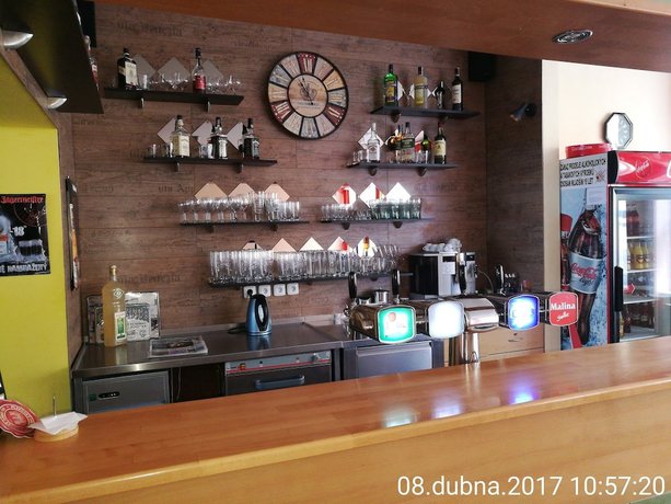 Imagen del bar/restaurante del Hotel S&aacute;dek. Foto 7