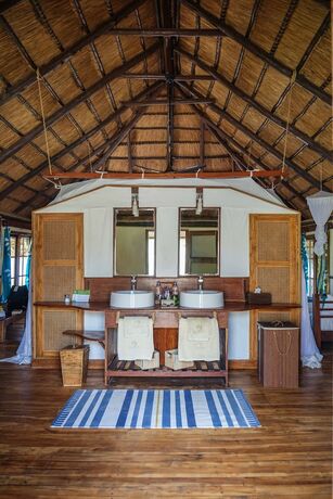 Imagen general del Hotel Saadani Safari Lodge - bush, river, beach (All Inclusive! meals / drinks and Safaris!). Foto 9