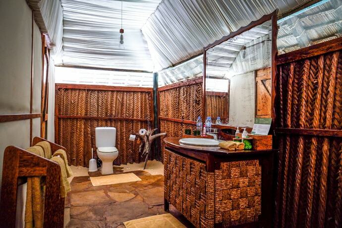 Imagen general del Hotel Saadani Safari Lodge - bush, river, beach (All Inclusive! meals / drinks and Safaris!). Foto 12