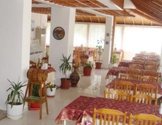 Imagen del bar/restaurante del Hotel Saadet. Foto 17