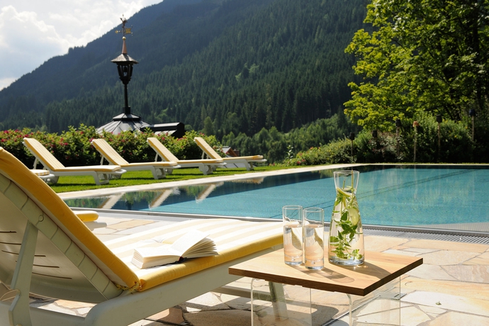 Imagen de la piscina del Hotel Saalbacher Hof. Foto 13