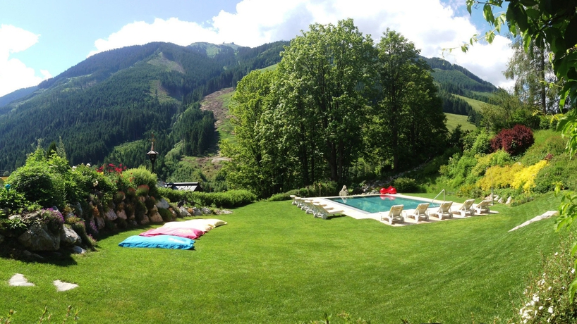 Imagen de la piscina del Hotel Saalbacher Hof. Foto 14