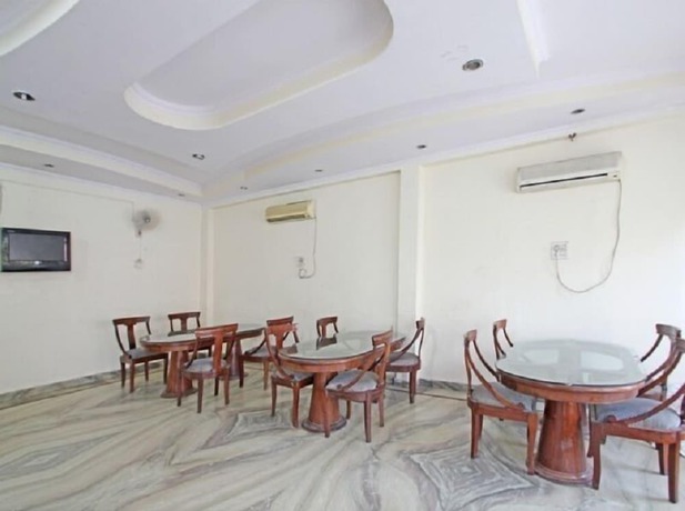 Imagen del bar/restaurante del Hotel Saarthi. Foto 4