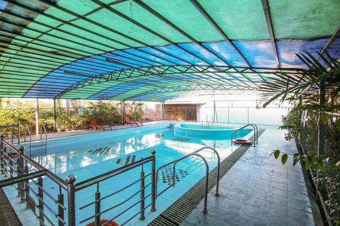 Imagen de la piscina del Hotel Saavaj Resort. Foto 38
