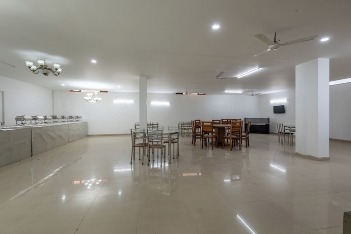Imagen del bar/restaurante del Hotel Saavi Huda City Centre. Foto 3