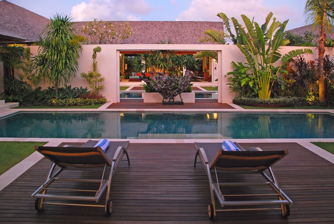 Imagen de la piscina del Hotel Saba Villa. Foto 10