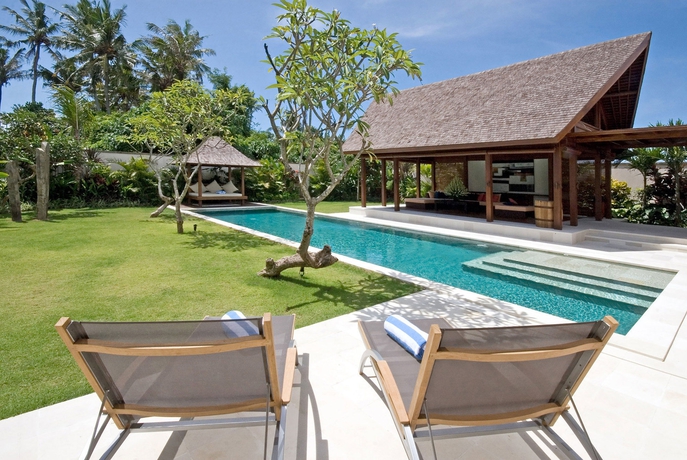 Imagen de la piscina del Hotel Saba Villa. Foto 16