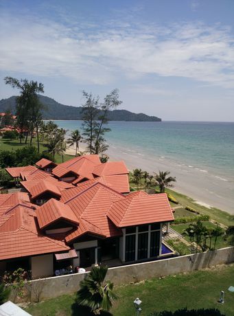 Imagen de la piscina del Hotel Sabah Beach Villas And Suites. Foto 19