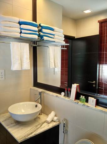Imagen de la habitación del Hotel Sabah Beach Villas And Suites. Foto 12
