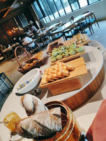 Imagen del bar/restaurante del Hotel Sabah Oriental. Foto 4