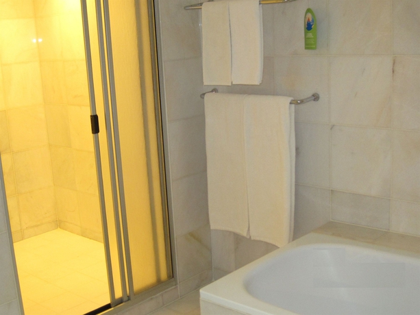 Imagen de la habitación del Hotel Sabah Sandakan. Foto 5