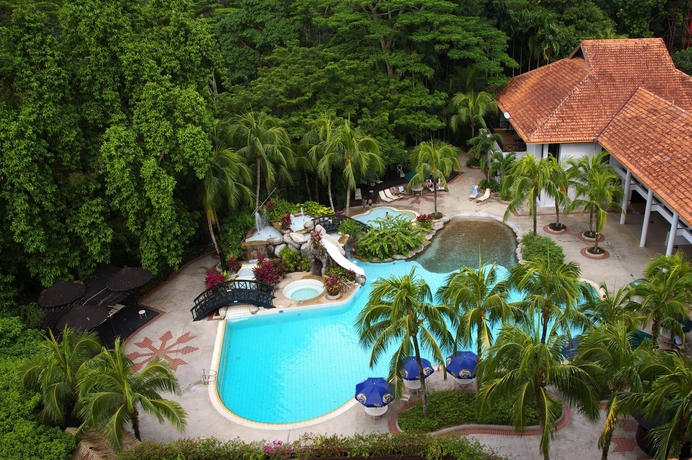 Imagen de la piscina del Hotel Sabah Sandakan. Foto 12