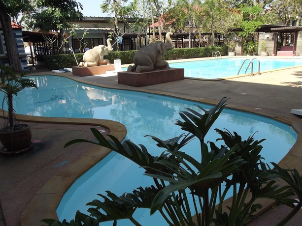Imagen de la piscina del Hotel Sabai Lopburi. Foto 10
