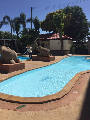 Imagen de la piscina del Hotel Sabai Lopburi. Foto 12