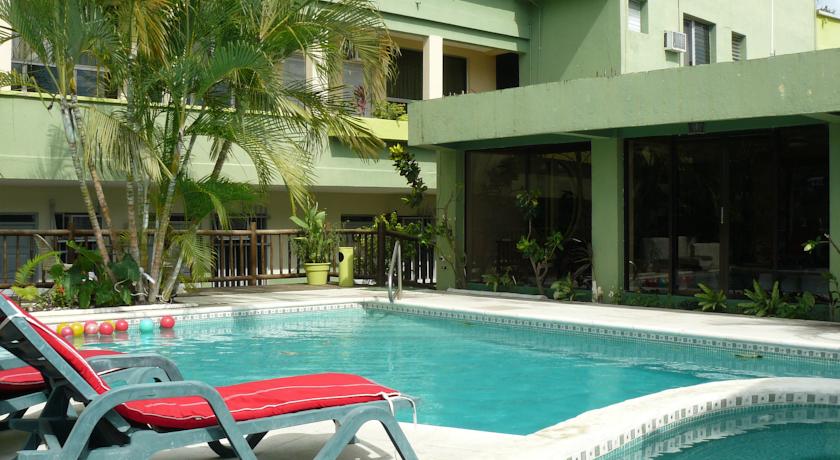 Imagen de la piscina del Hotel Sabana. Foto 5