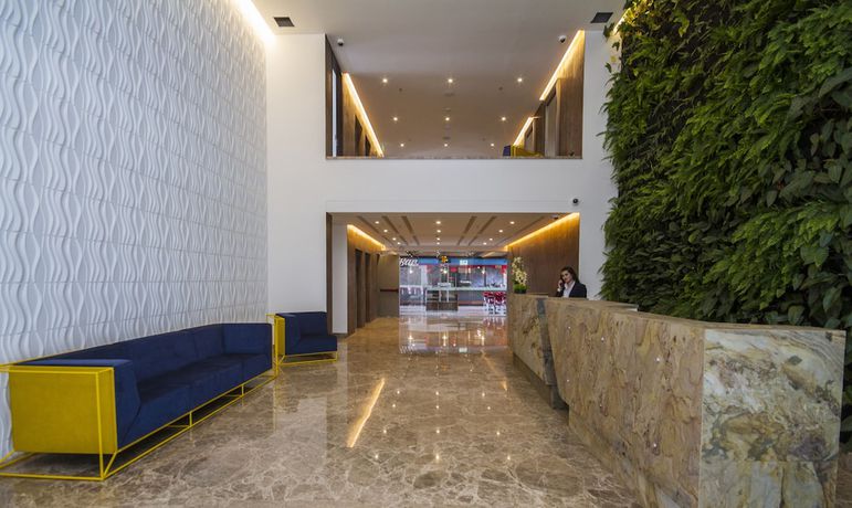 Imagen de los interiores del Hotel Sabana Park. Foto 19