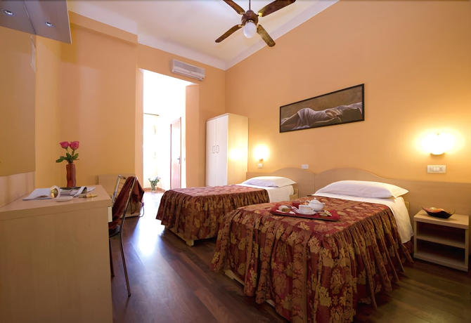 Imagen de la habitación del Hotel Sabatino, Milán. Foto 6