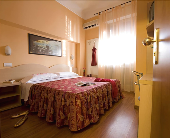 Imagen de la habitación del Hotel Sabatino, Milán. Foto 7