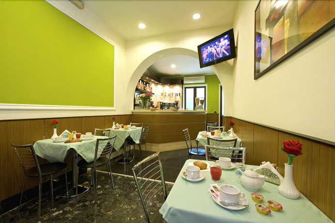 Imagen del bar/restaurante del Hotel Sabatino, Milán. Foto 4