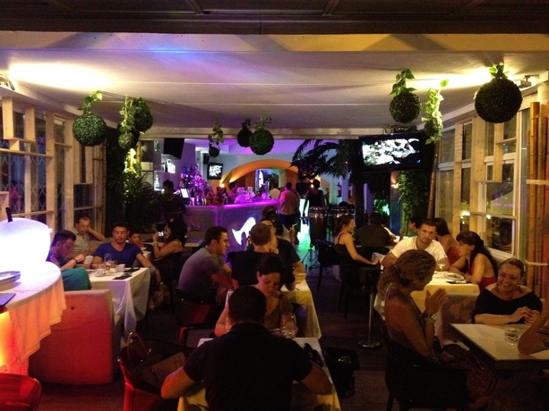 Imagen del bar/restaurante del Hotel Sabbia By Gabbeach. Foto 3