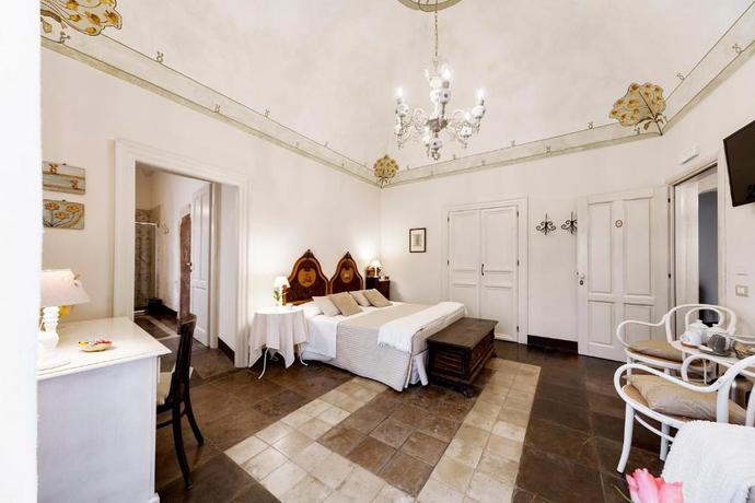 Imagen de la habitación del Hotel Sabbinirica. Foto 4