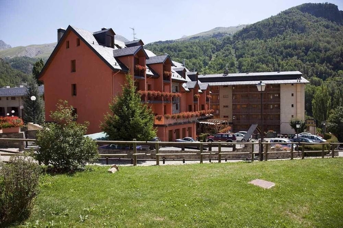 Imagen de los exteriores del Hotel Sabocos. Foto 7