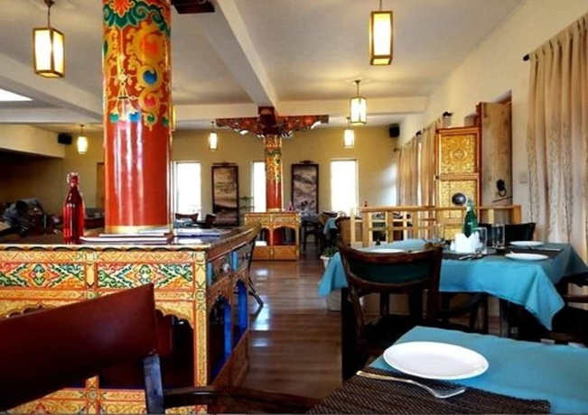 Imagen del bar/restaurante del Hotel Saboo Resorts. Foto 3