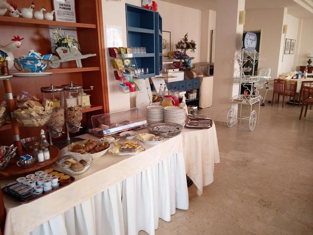 Imagen del bar/restaurante del Hotel Sabra. Foto 3