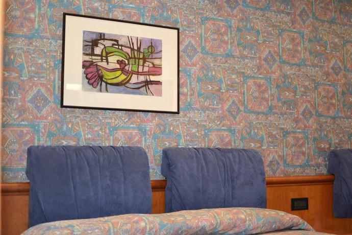 Imagen de la habitación del Hotel Sabra. Foto 6