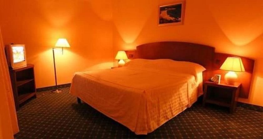 Imagen de la habitación del Hotel Sabri. Foto 8