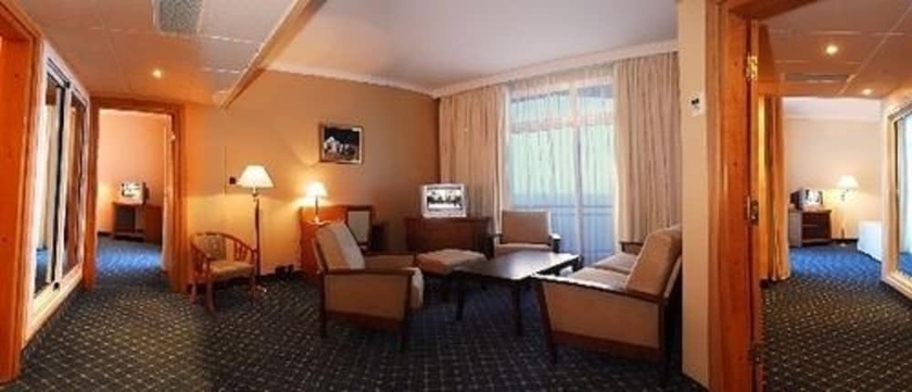 Imagen de la habitación del Hotel Sabri. Foto 13