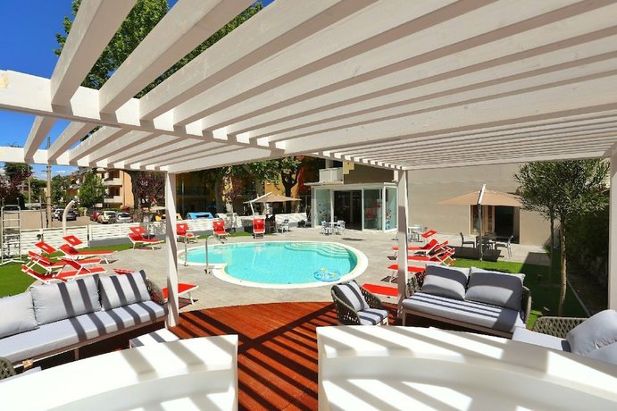 Imagen de los exteriores del Hotel Sabrina Rimini. Foto 16