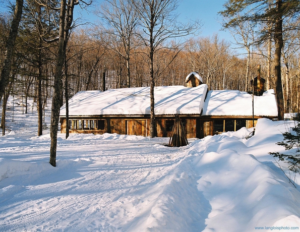 Imagen de los exteriores del Hotel Sacacomie. Foto 9