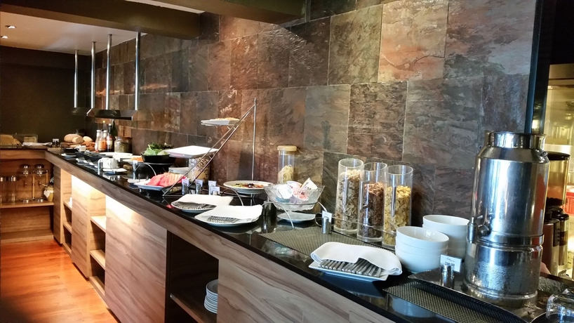 Imagen del bar/restaurante del Hotel Sacha's Uno. Foto 6