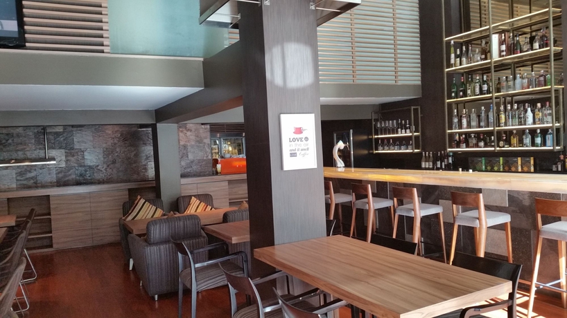 Imagen del bar/restaurante del Hotel Sacha's Uno. Foto 9