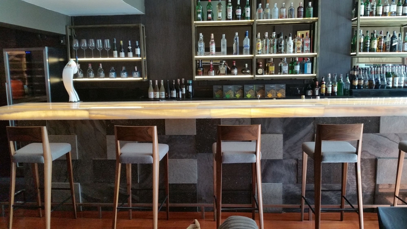 Imagen del bar/restaurante del Hotel Sacha's Uno. Foto 10