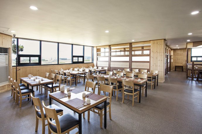 Imagen del bar/restaurante del Hotel Sacheon Grand. Foto 2