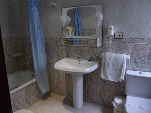 Imagen de la habitación del Hotel Sacratif. Foto 11