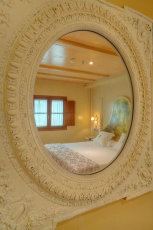 Imagen de la habitación del Hotel Sacristía De Santa Ana. Foto 13