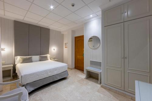 Imagen de la habitación del Hotel Sacromonte. Foto 5