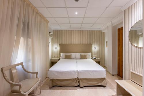 Imagen de la habitación del Hotel Sacromonte. Foto 6