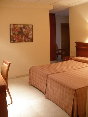 Imagen de la habitación del Hotel Sacromonte. Foto 6